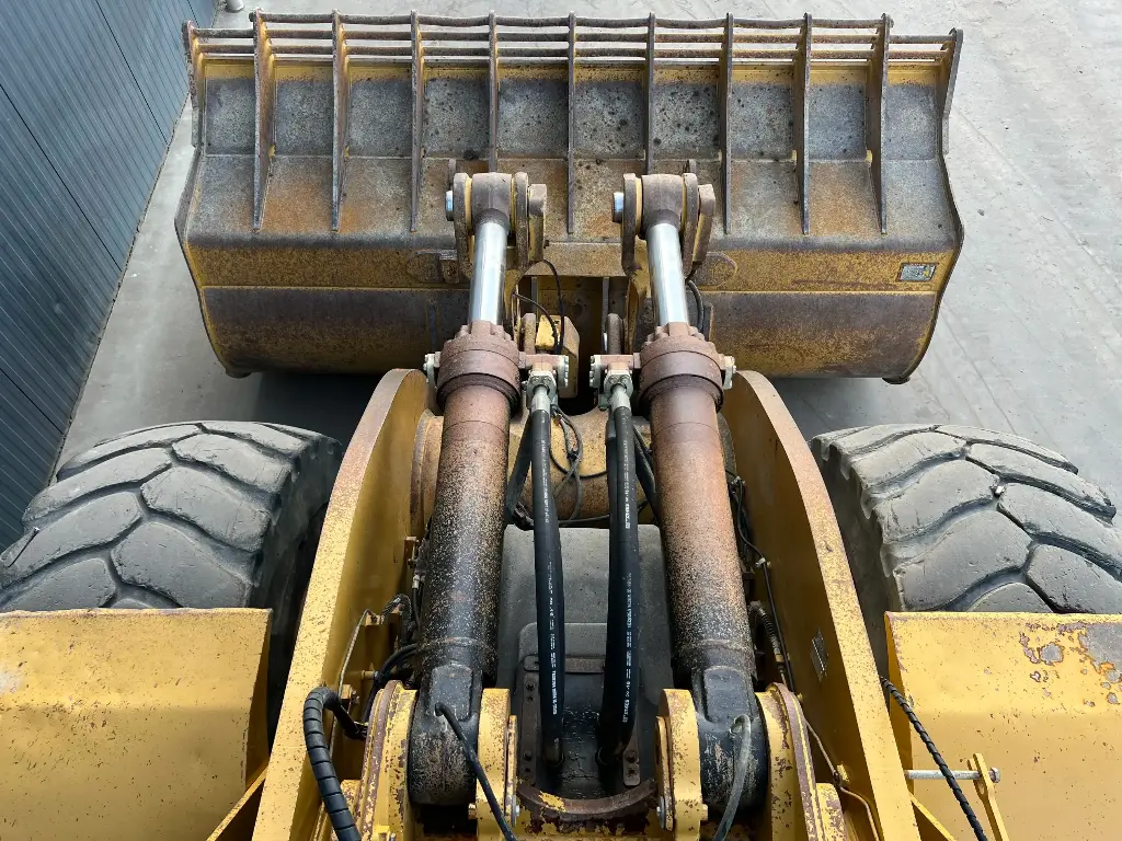 CATERPILLAR-980M-2015-206391-15-L.webp